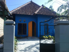 Отель Red Beach Homestay  Pesanggaran